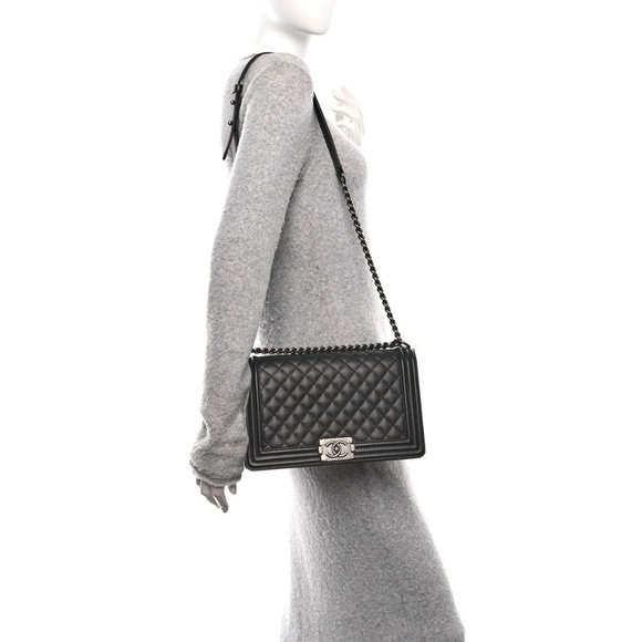 Authentic CHANEL Caviar Quilted New Medium Boy Flap Shoulder Bag Navy Blue - Picture 3 of 15